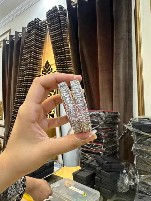 Silver sparkling kara set