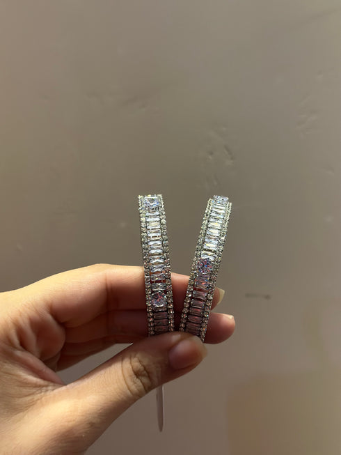 Silver sparkling kara set