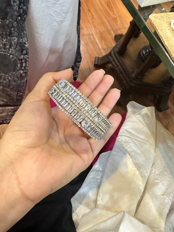 Silver sparkling kara set