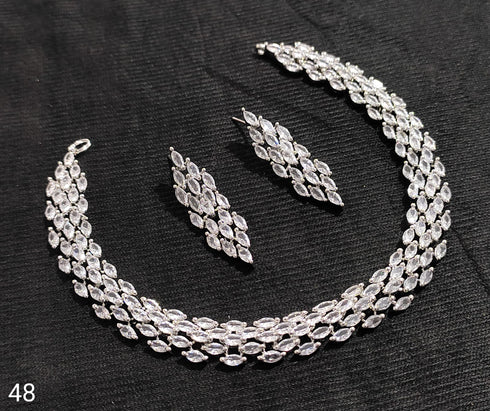 "PAREE" Choker Necklace with Earrings